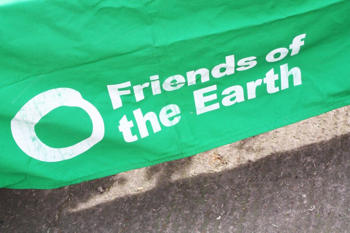 Friends of the Earth and city of trees plant 500 trees in Droylsden