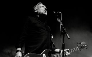 Peter Hook and The Light live in Liverpool: “Love, love will tear us apart, again”