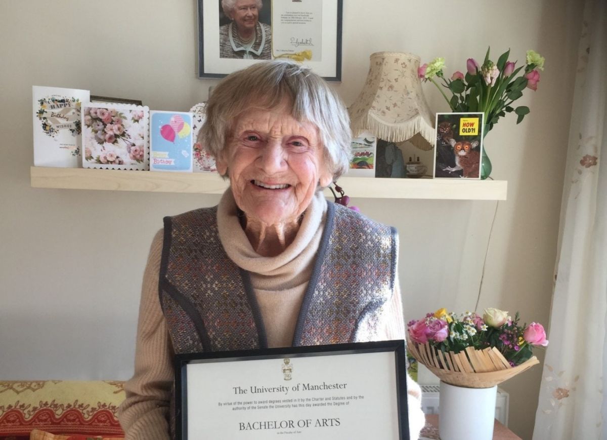 UoM alumna gets certificate 80 years after graduation