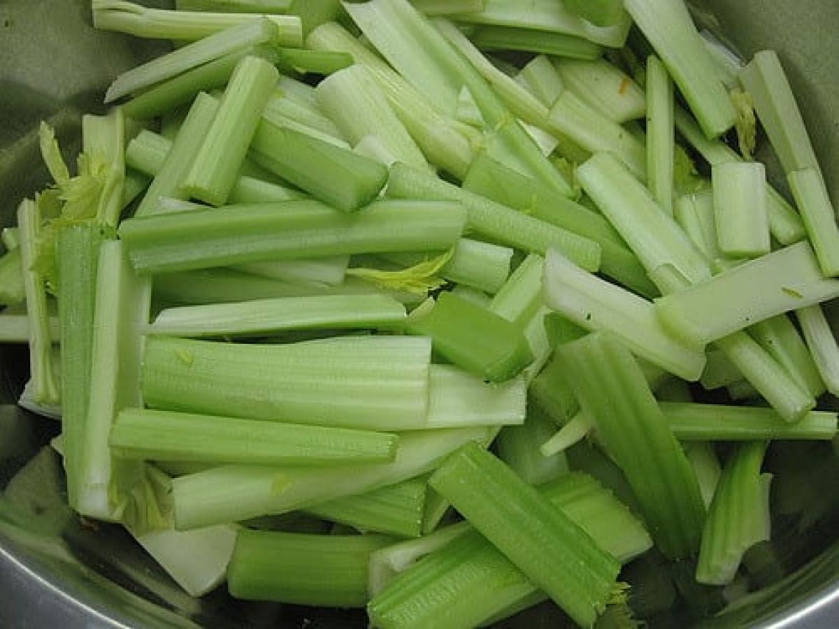 Gendered Eating: nothing but celery is safe
