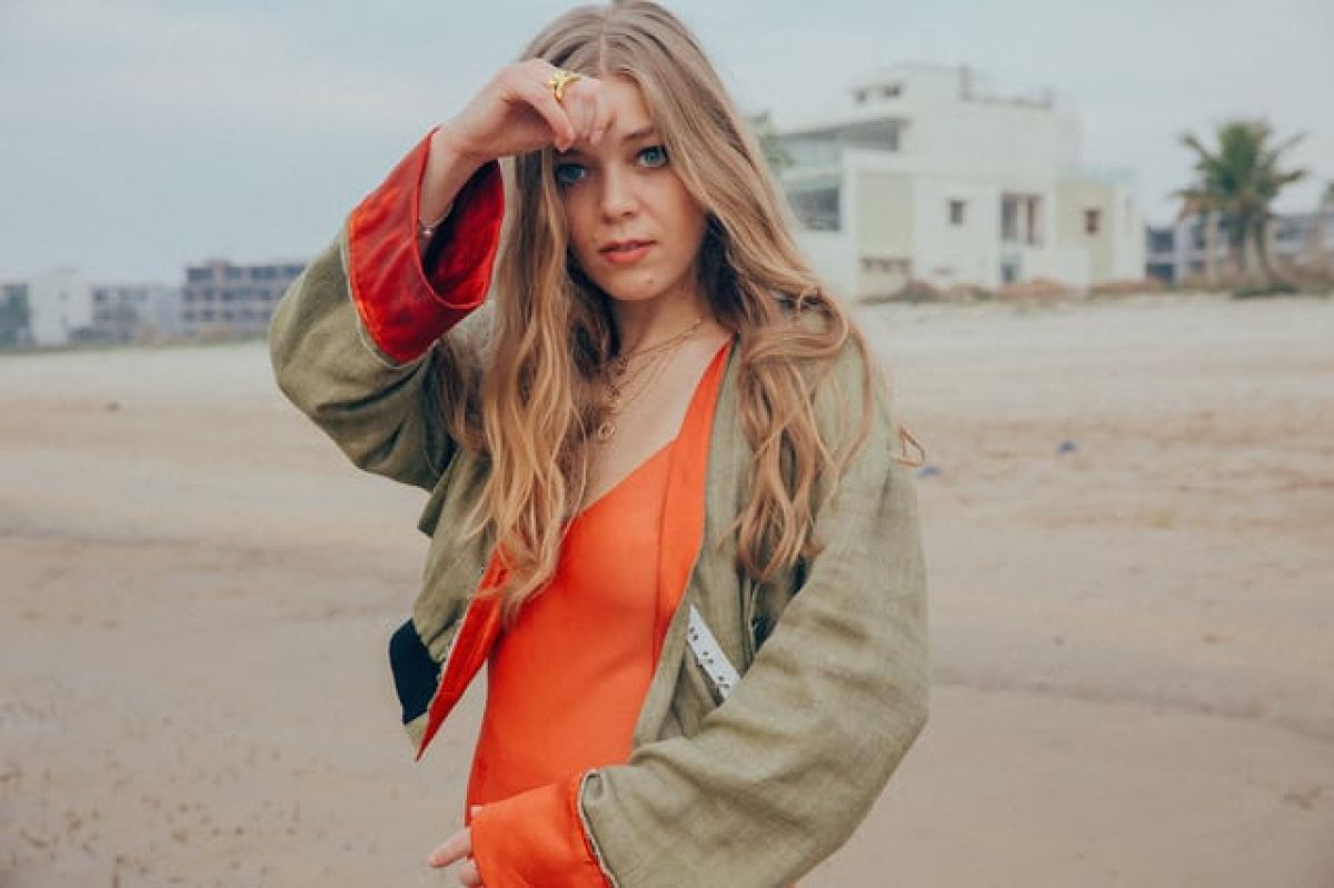 The Show Must Go On! The Voice’s Becky Hill sings on street after water pipe burst