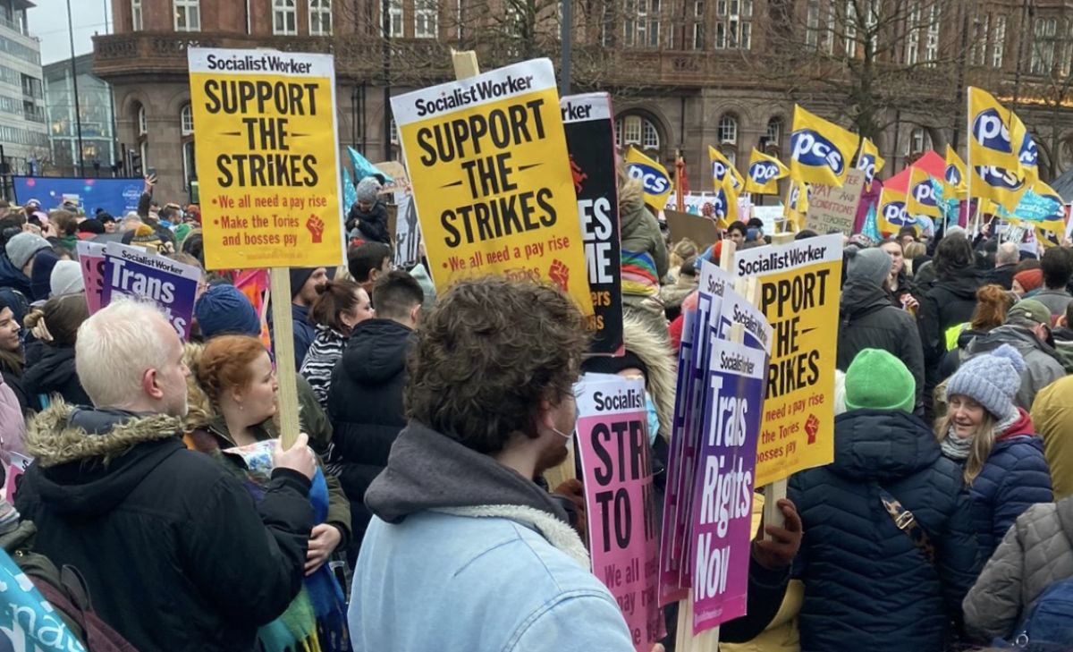 UCU members join thousands on “Walk Out Wednesday”