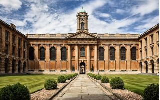 Clapping banned at Oxford University SU