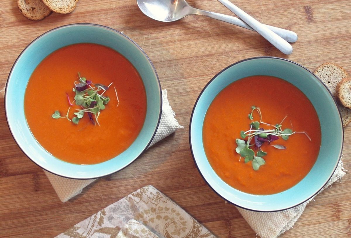 Winter warmer: roasted garlic and tomato soup