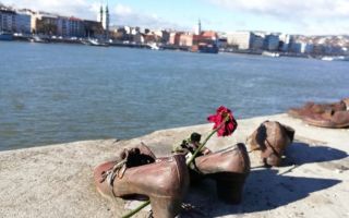 Artefact of the Week on tour: Shoes on the Danube Bank