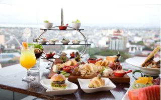 Five reasons to book a bubbly brunch