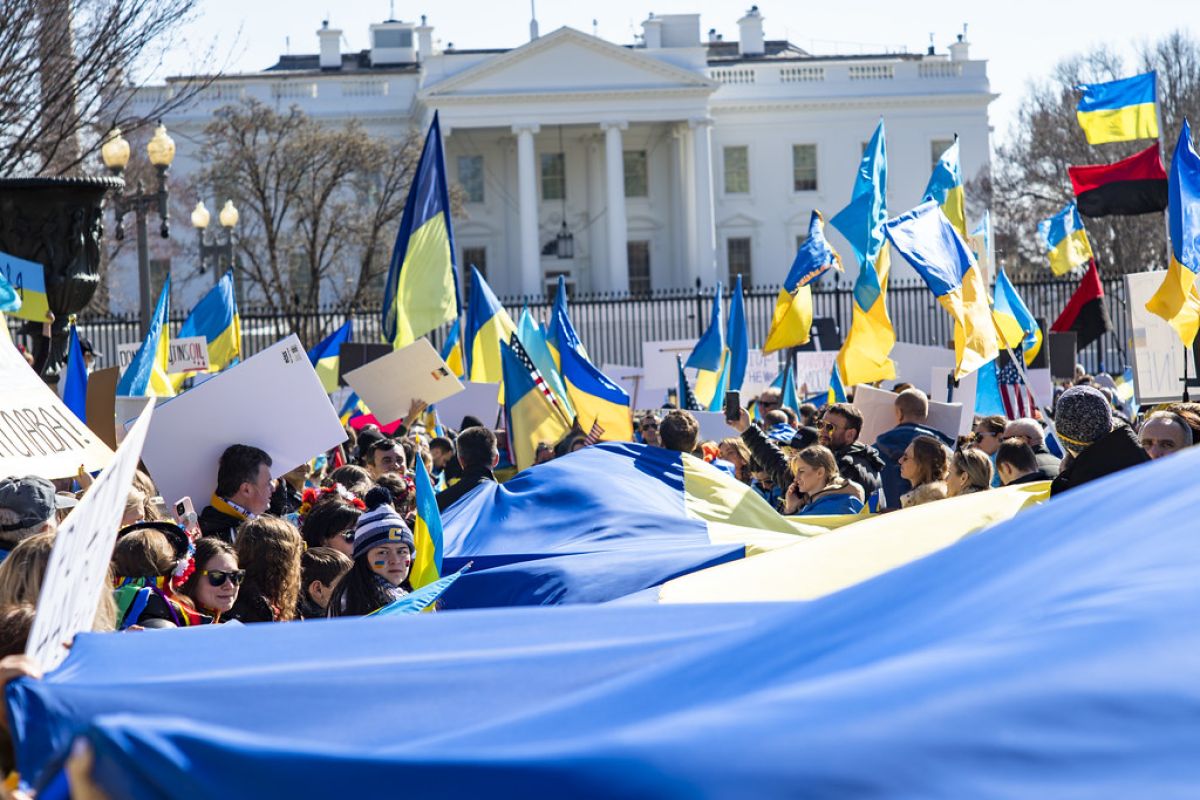 Fashion industry shows support towards the Ukrainian crisis