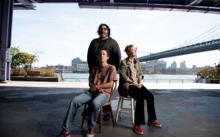 Creating a transitive space in This Stupid World: Yo La Tengo play New Century