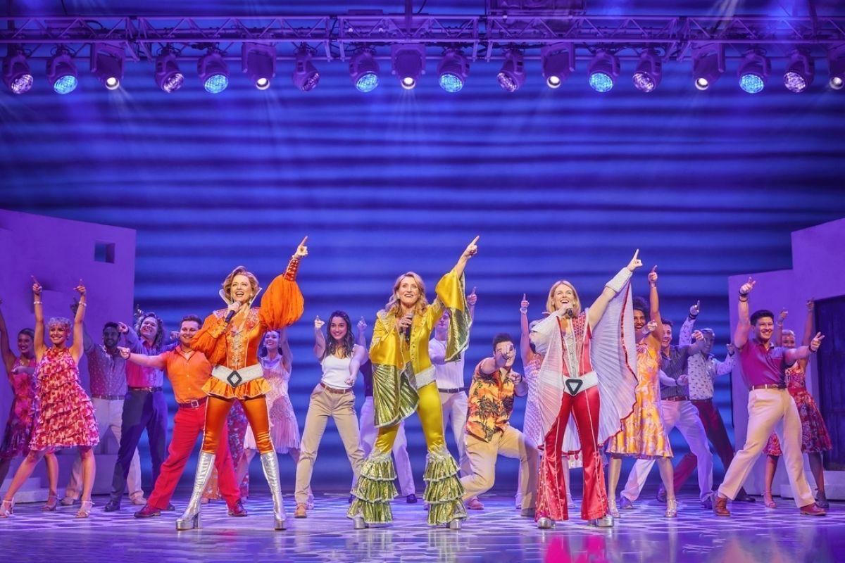 Mamma Mia!' boasts spectacular set, choreography