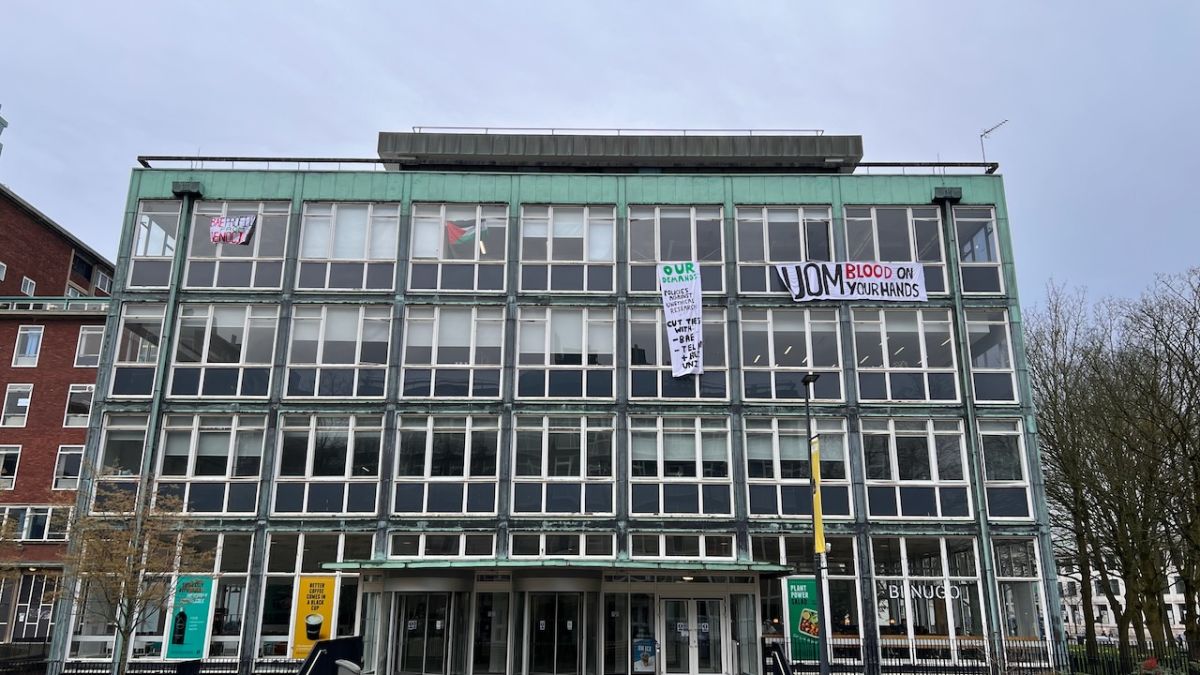 Pro-Palestinian student groups occupy Simon Building in protest against University
