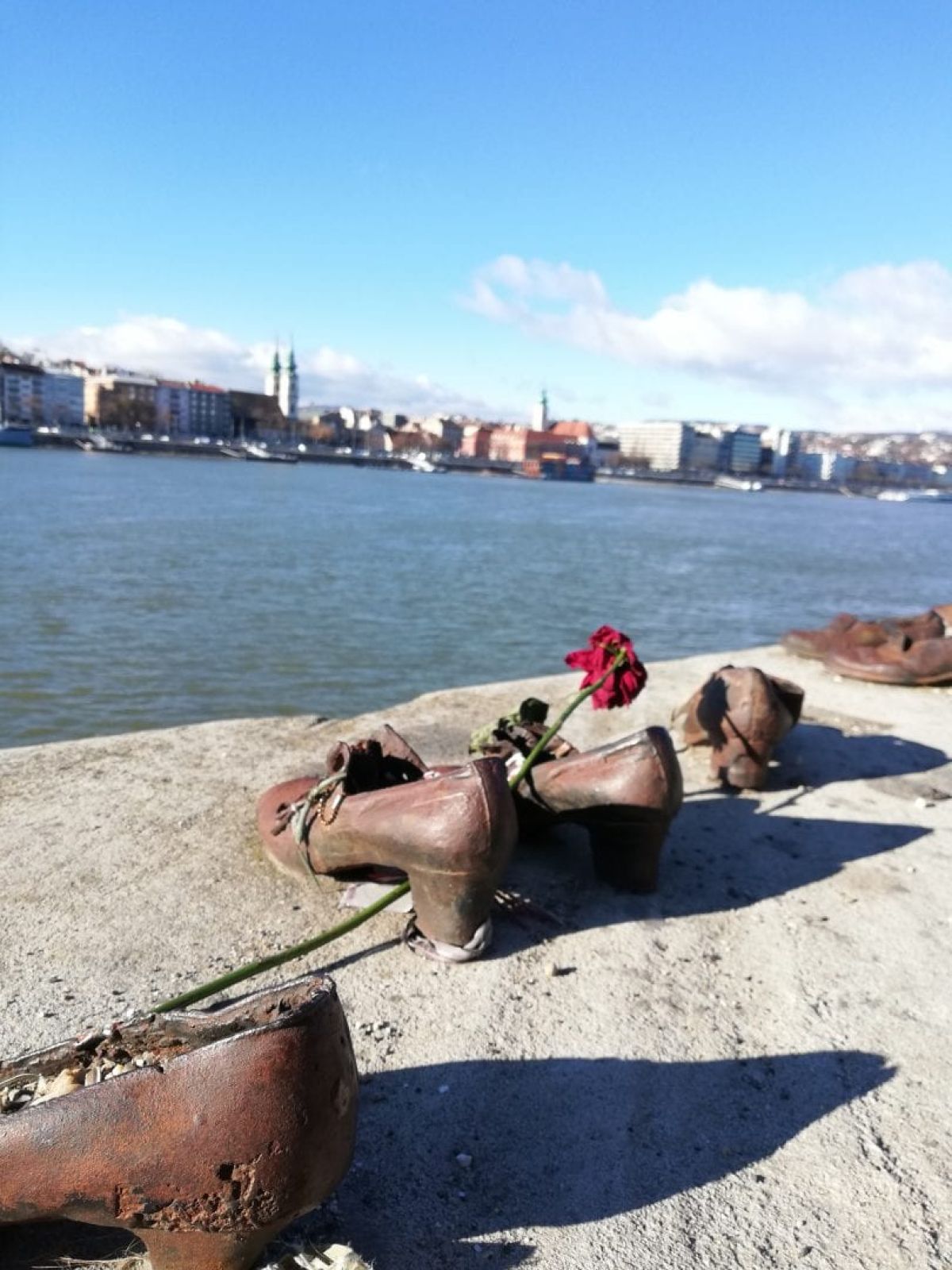 Artefact of the Week on tour: Shoes on the Danube Bank