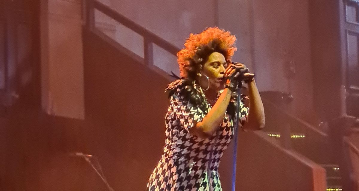 Live Review: Macy Gray and the California Jet Club at Albert Hall