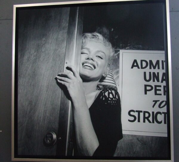 black and white Marilyn Monroe smiling