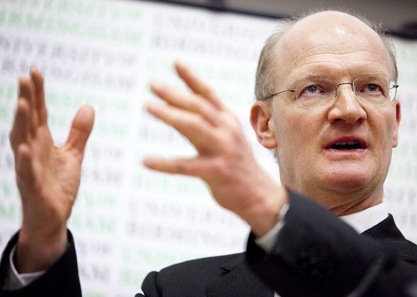 David Willetts has joined Vince Cable's call to curb senior management pay rises.