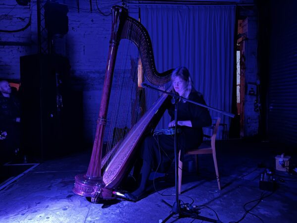Mary Lattimore performs at The White Hotel. Photo: Patrick Beare @ The Mancunion