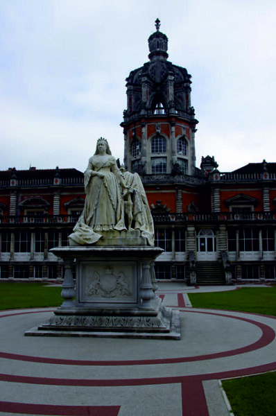 The Queen Victoria statue at Royal Holloway. Photo: Ian Taylor