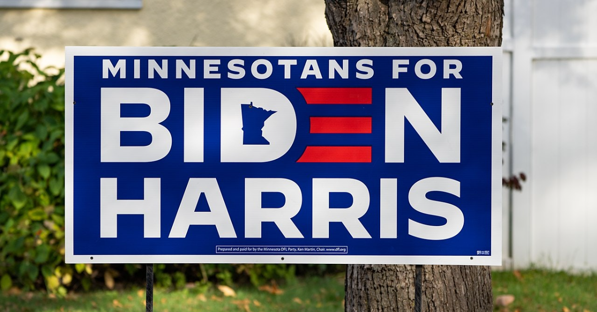 A Minnesotans for Biden-Harris campaign sign in support of Joe Biden for President and Kamala Harris for Vice President ahead of the 2020 general election in a front yard in Hibbing, Minnesota. Photo: Wikimedia Commons