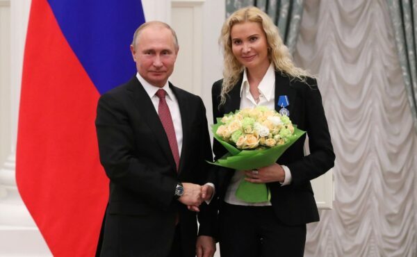 Eteri Tutberidze being honoured by Putin