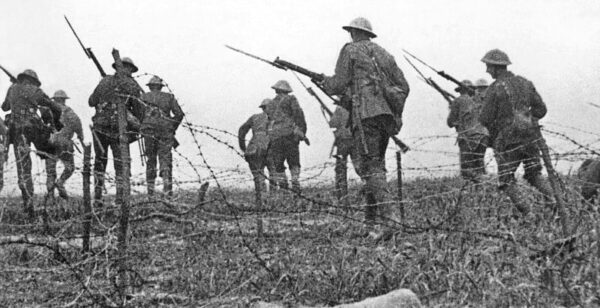 Battle of the Somme Photo: Geoffrey Malins via the Imperial War Museum @ Wikimedia Commons